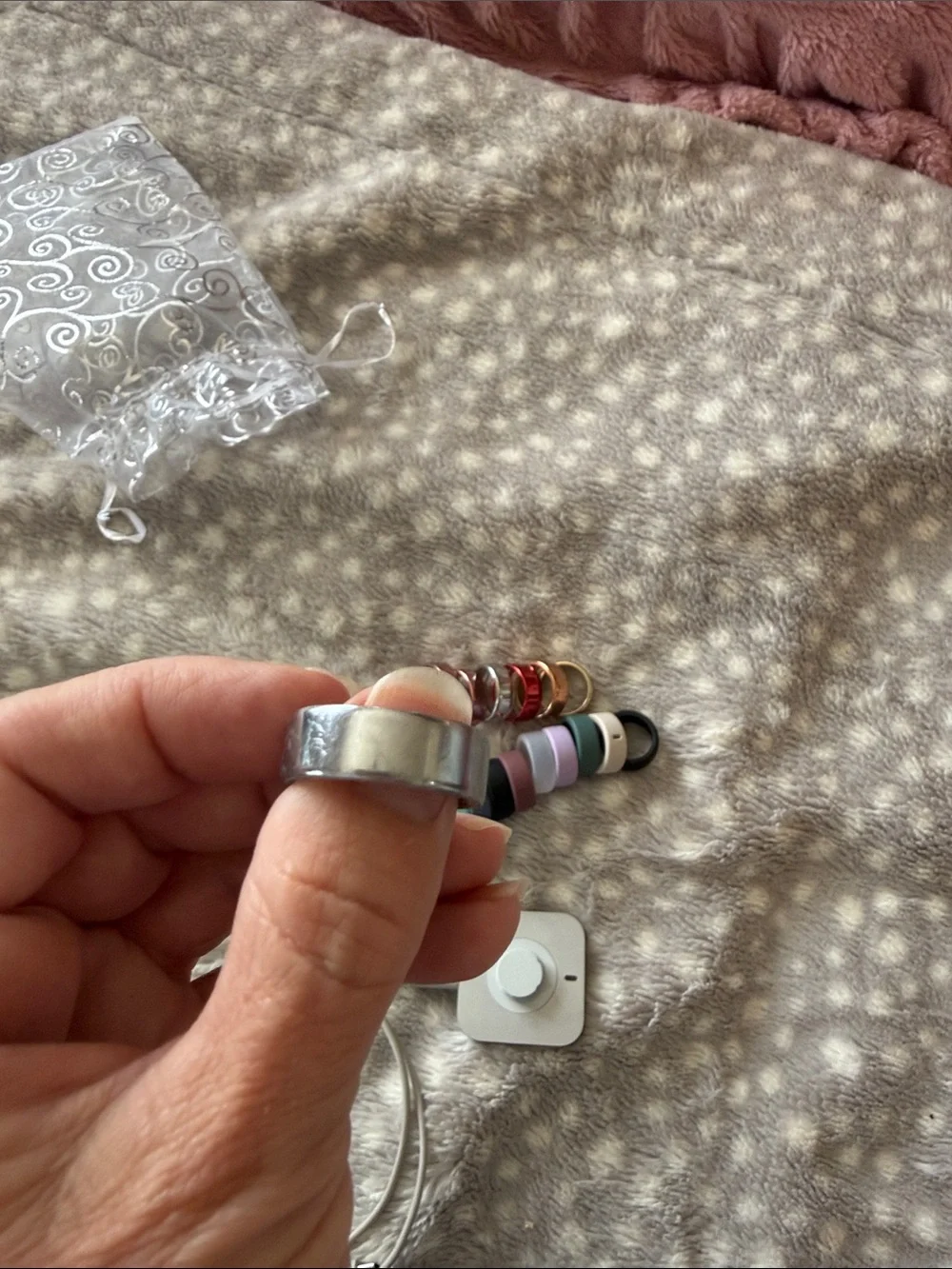 Oura Ring 4 size 8 & Accessories Set with Multicolor Silicone and Metallic Rings